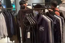 周杰伦全黑打扮低调现身铜锣湾，路人反应竟是？图片