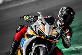 400级别内卷开始，从发动机方面浅谈下近期发布的三辆中排量跑车图片