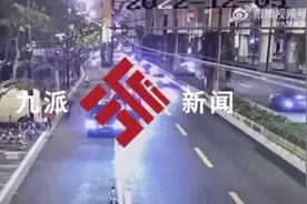 上海一小车从高架掉落，监控曝光图片
