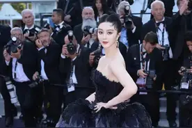 这一次，“赖”在戛纳红毯不想走的范冰冰，又给内娱女星上了一课图片