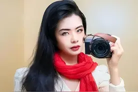 “恨国女”许可馨又跳出来了，网友爆料已经回国，本尊回应：是的图片