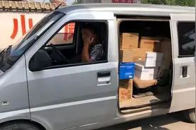 私家车帮朋友搬家被查，罚500元，车主不服反问交警，结果打脸了图片