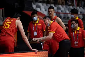杜锋卸任男篮主帅！告别煎熬告别痛苦，功过难定但他守住了这个岗位的底线图片