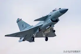 巴基斯坦如何评价歼10C？解说员一连用了8个形容词：现场一片沸腾图片