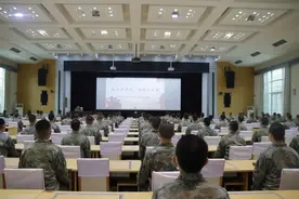 河南省军区新兵入伍“闯关升级”记图片