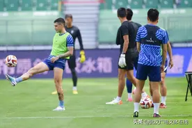 朴志洙和段刘愚官宣加盟 恒大王朝已有9将归入武汉三镇图片