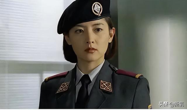 为骂人学腹语，同时交往富商与男神，清纯的b面是疯批？