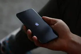 “查找”内竟暗藏“交友邀请”！iPhone多个功能频现骚扰推送图片