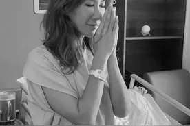 谁感到悲伤，却一直在笑图片