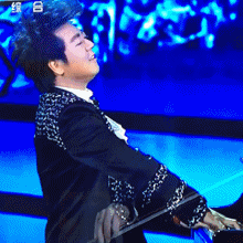 郎朗：3岁学钢琴，17岁成名，同刘亦菲传过绯闻，终娶小12岁娇妻