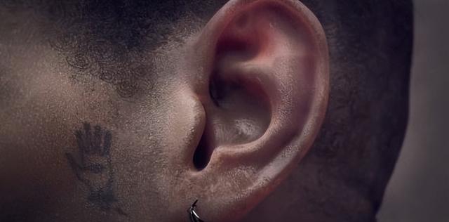 这部充斥着血浆与猎奇的动画，凭什么拿奖到手软？