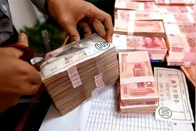 银行人员透露：今明两年，千万别随便存定期存款，三个原因真扎心图片