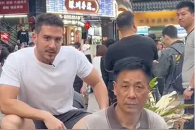 傻眼了！老外震惊中国地铁站居然有厕所？外网的美国人彻底破防了图片