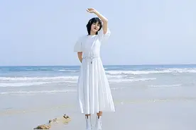 国乒小花王曼昱罕见穿裙子，合影陈梦、刘诗雯丁宁，不见孙颖莎图片