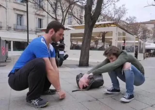 初刻网站建设（原来马桶也能蹲着入厕）