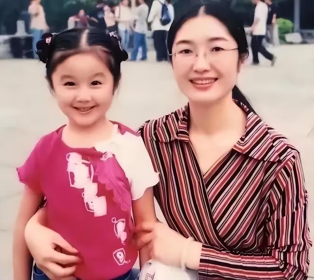 14年前,靠魔性广告语走红却遭非议的“点读机女孩”,如今已让人不敢高攀
