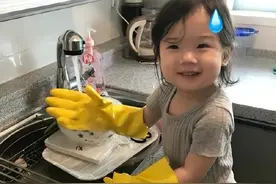 可爱搞笑的表情包：洗洁精都洗不干净你的油图片