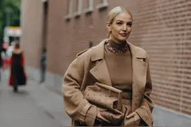 三四十岁的女人冬季内搭别乱穿，还是高领打底衫最经典，时髦百搭图片