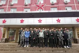 八一男篮解散后！付豪脱胎换骨，队长无视骂名，浪潮退去谁在裸泳图片