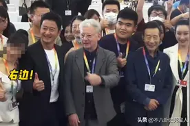 吴京、黄渤、刘德华都被人吃豆腐，原来男明星也不安全图片