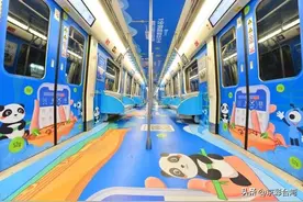 成都大运会中美地铁对比，美国网友：纽约地铁像恐怖游乐主题公园图片