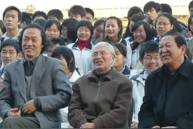 宏志班的孩子 谁，为他们撑起一片蓝天图片