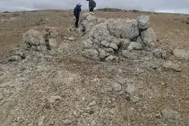 爬了多少没矿的山，他们终于找到这里图片