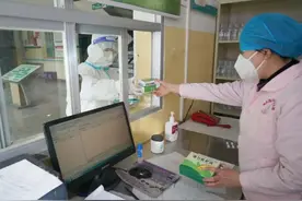 药品缺乏、排队输液，疫情大考下的农村感染救治图片