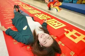 支付宝锦鲤“信小呆”怎么样了？表面负债20万，实则发家致富图片