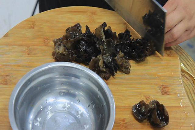 “七月中、腊月半，老人过得心胆颤”，为啥？这6种食物或可缓解