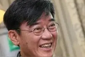 李立群直播被网友质问“大陆高铁有没有靠背”引热议，他霸气回应图片