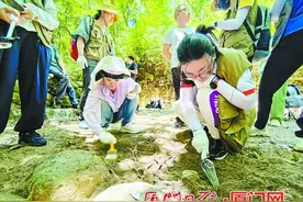 洛阳铲、小毛刷，考古发掘装备多！记者现场体验→图片