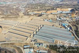 冬日大棚建设忙 改善设施助农促增收图片