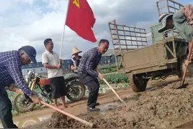 这个调解员“有点忙” 化解矛盾“不打烊”图片