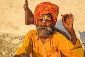 印度苦行僧自称78年不吃不喝，军方介入在房间安监控，真相如何图片