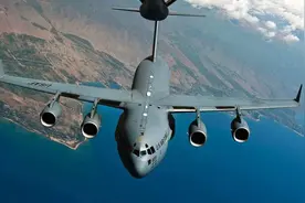美军C17德国起飞，满载132托盘婴儿奶粉，运输机忙于新任务图片