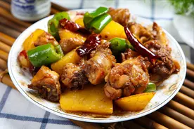 炖鸡，不要下锅焯水，做好关键2步，鸡肉鲜嫩入味，营养不流失图片