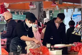 00后高颜值“猪肉王子”走红！网友：这才是年轻人该有的样子图片