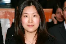 跳水女皇伏明霞近况：70岁丈夫当上董事长，19岁女儿亭亭玉立图片