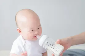 宝宝转奶的时机、方法和注意事项，妈妈们快收藏图片