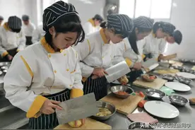 适合女生学的6种技能，不读大学可以学，投入小学时短还很好就业图片