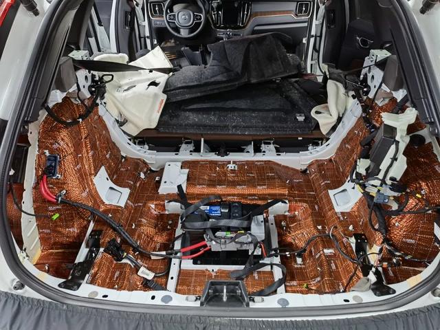 谁说隔音必须做全车才有效果?沃尔沃xc60升级俄罗斯阿德萨隔音