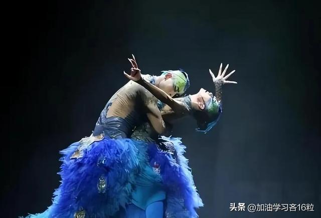 新舞蹈“一丝不挂”惹争议，被摸下体更不害臊，金星质疑是对的。