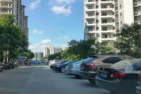 小区车位到底归谁？律师告诉你答案，只有一种情况开发商可出售图片