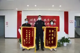 湖北武汉：小朋友玩网游差点被骗1.6万元，民警送辅导书上门督促学习图片