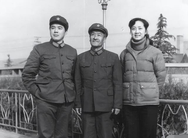 1941年，王洛宾回到兰州家中，出轨妻子问他：你今晚去哪儿住？
