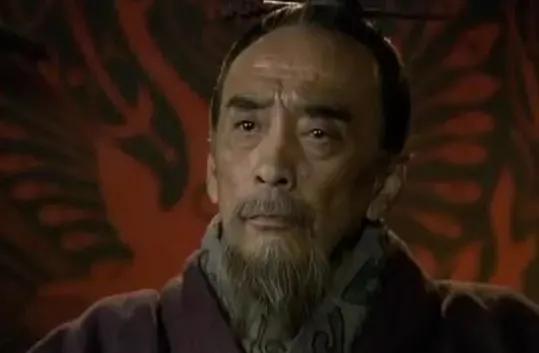 貂蝉被曹操送给关羽后，次日就自尽了，关羽对貂蝉做了什么？