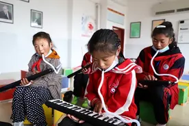 这位椒江老师，把口风琴兴趣班开到海拔4000米高原图片