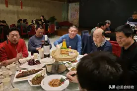 男人年过50喝酒要注意，牢记“1喝2不喝”，早点知道益处多图片