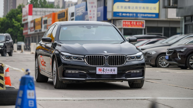 只比新车便宜100万的行政级座驾——二手宝马740Li